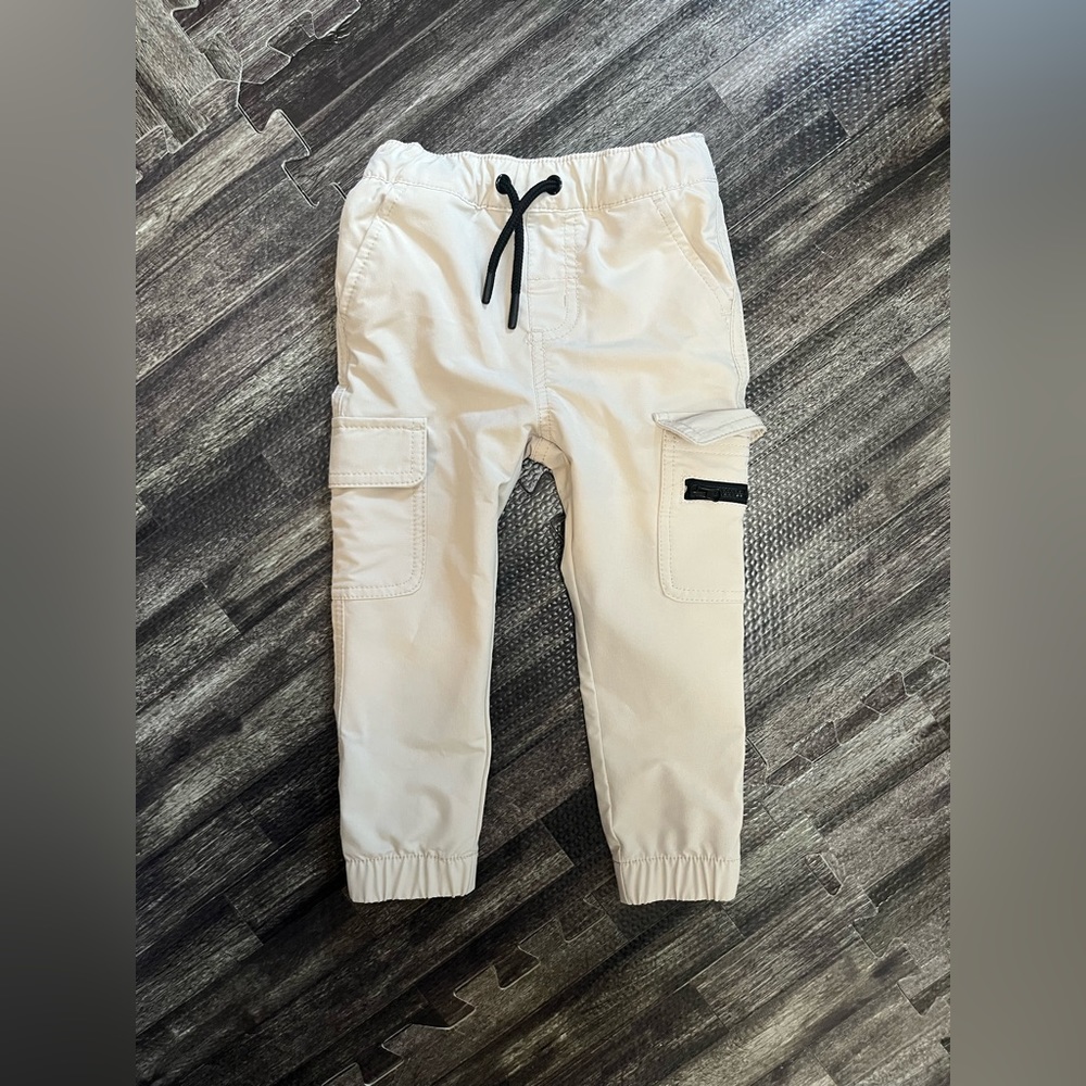 NWOT Cat & Jack Beige Joggers | Quick Dry Cargo Pants (2T)